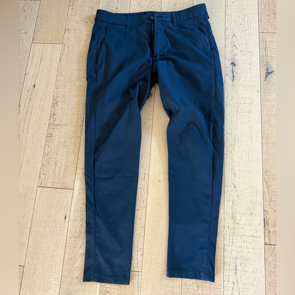 Lululemon men’s abc skinny pant in navy